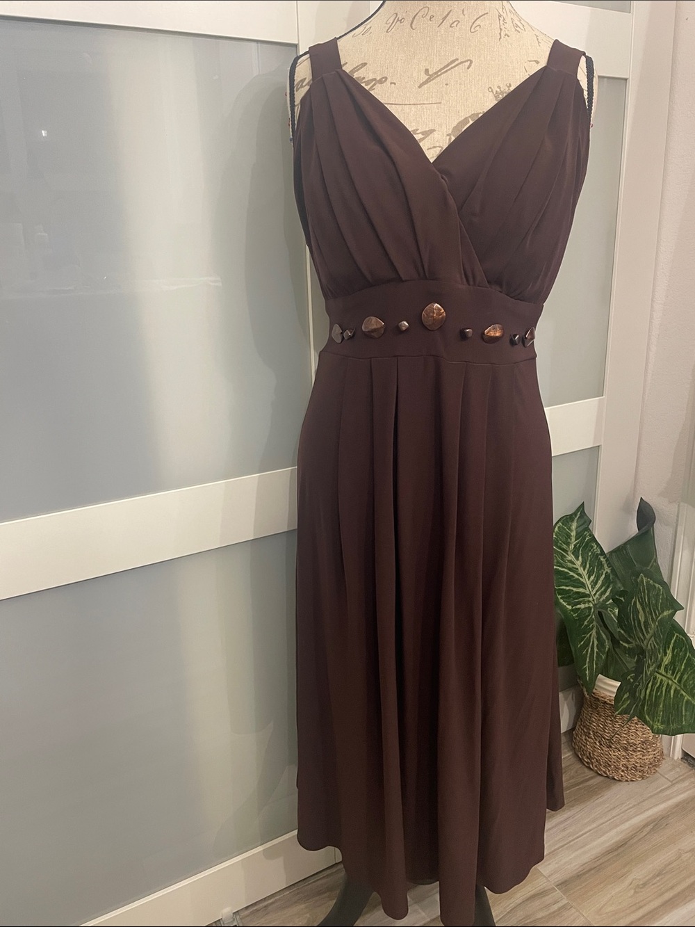 Bisou Bisou Brown Sleeveless V-Neck Midi Dress with Beaded Waist